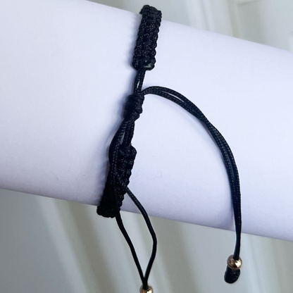 Pulsera Tejida En Macramé Con Balines En Oro Laminado 18k