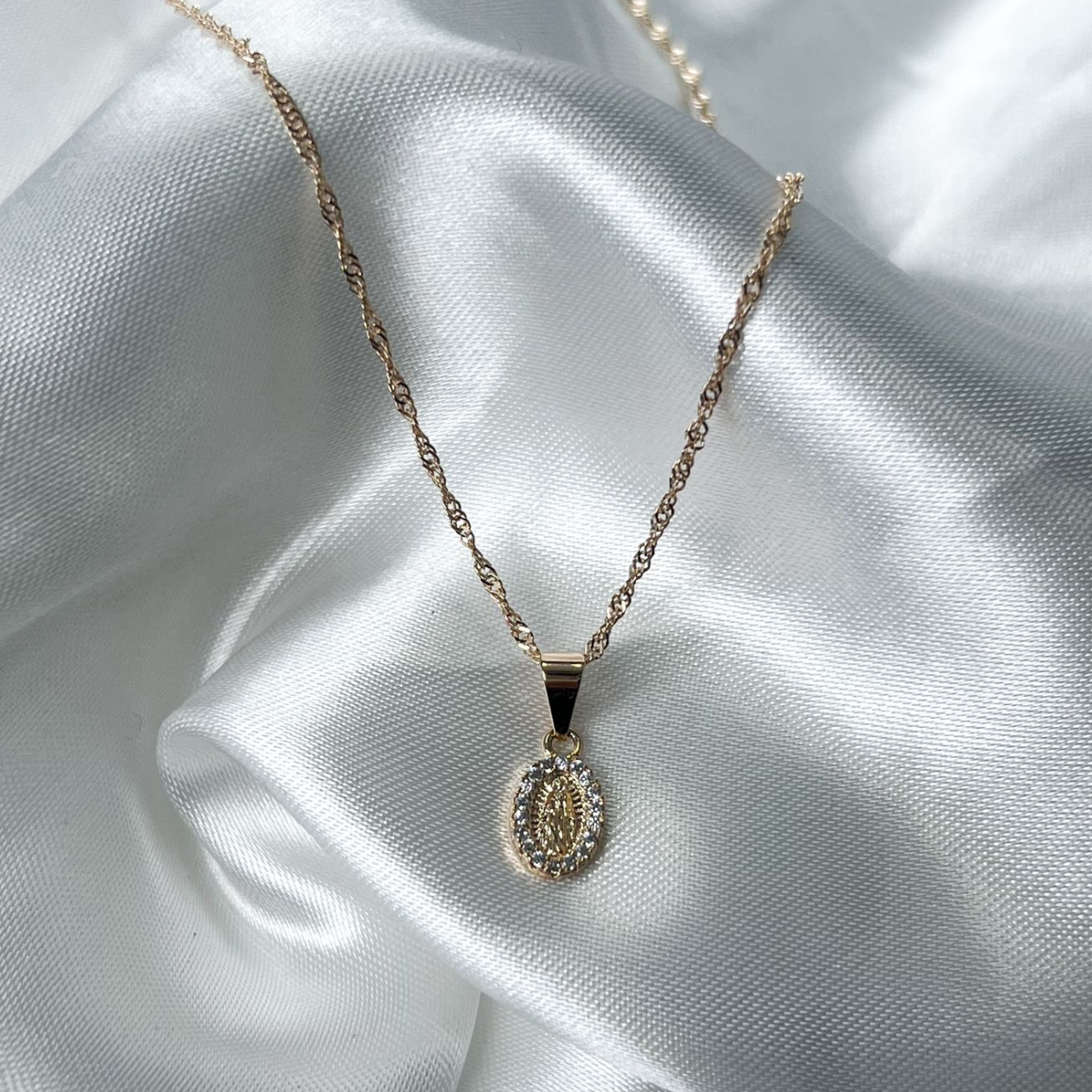 JUEGO EN ORO LAMINADO 18K VIRGEN DE GUADALUPE