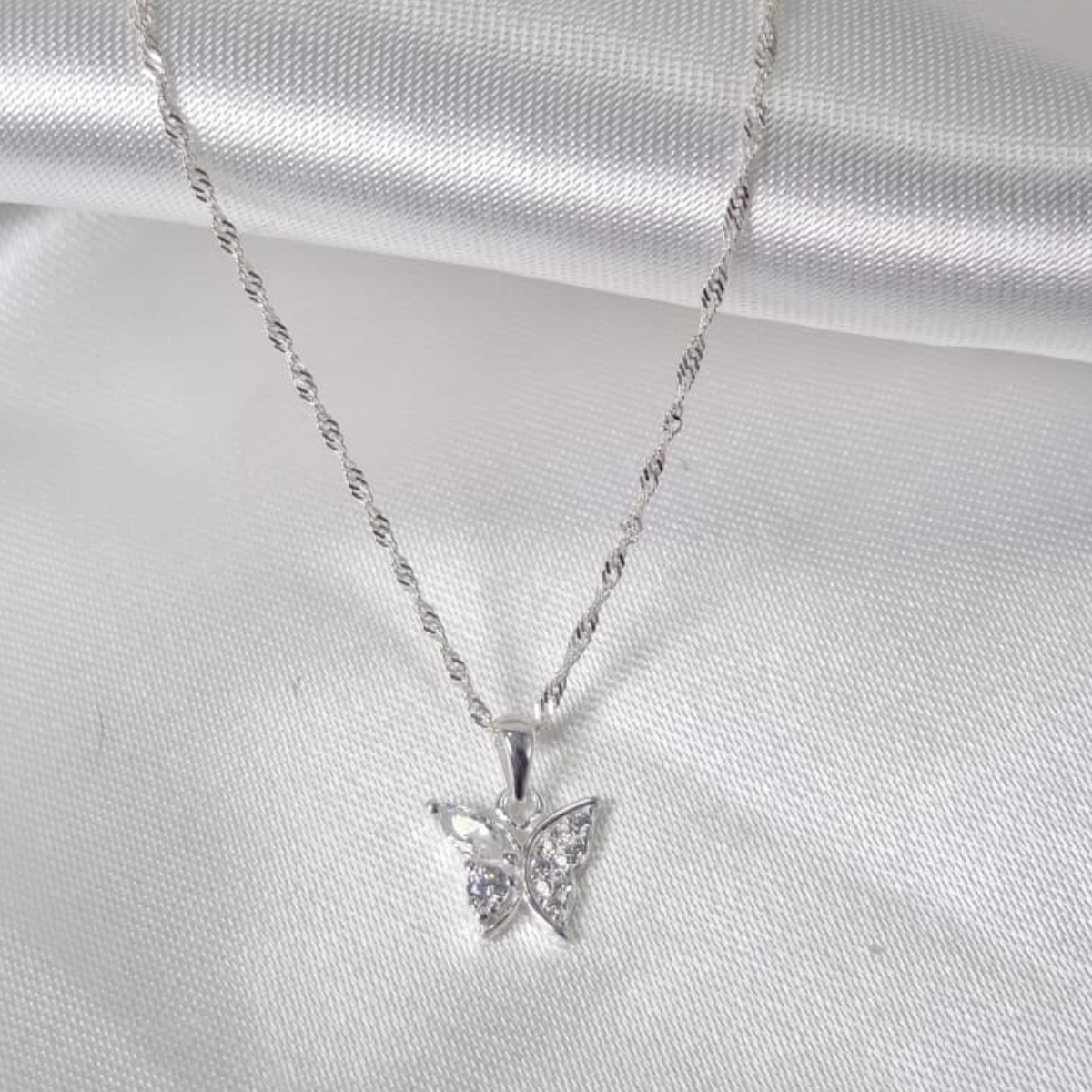 CADENA MAS DIJE MARIPOSA CON CIRCONES