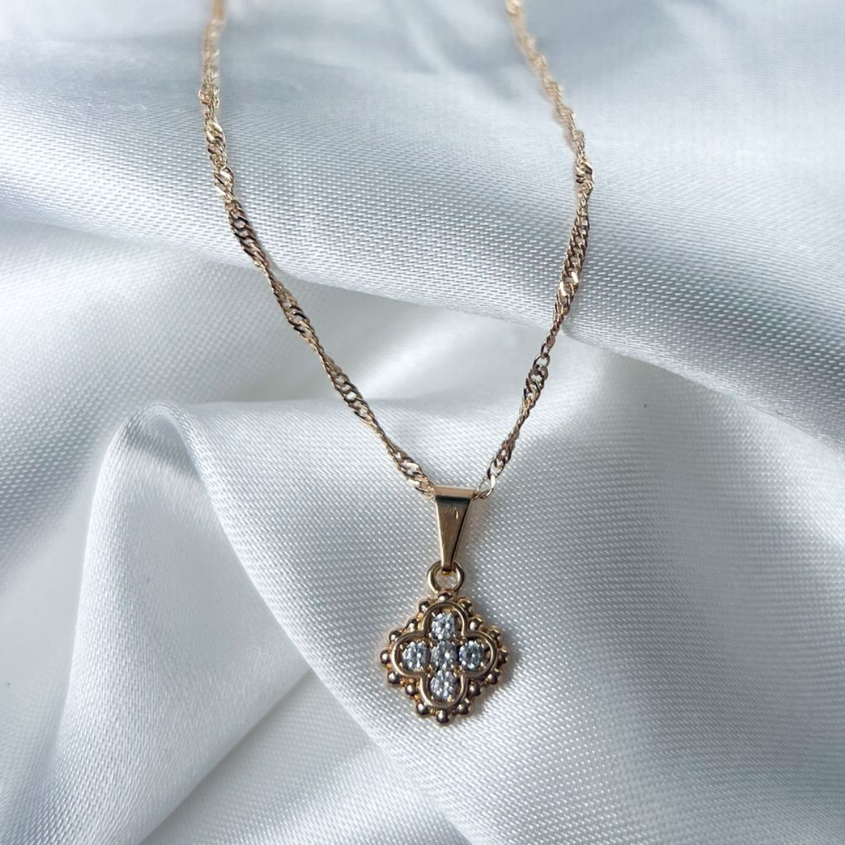 CADENA MAS DIJE  EN ORO LAMINADO 18K