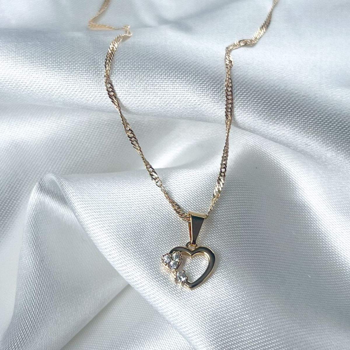 CADENA MAS DIJE SILUETA CORAZÓN ORO LAMINADO 18K