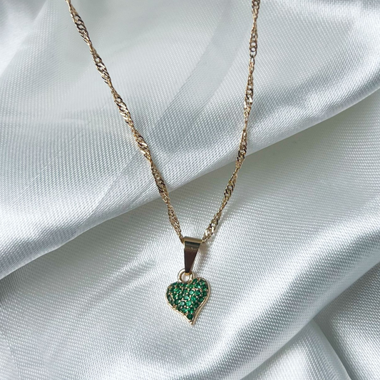 CADENA CON DIJE DE CORAZÓN VERDE ORO LAMINADO 18K