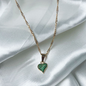 CADENA CON DIJE DE CORAZÓN VERDE ORO LAMINADO 18K