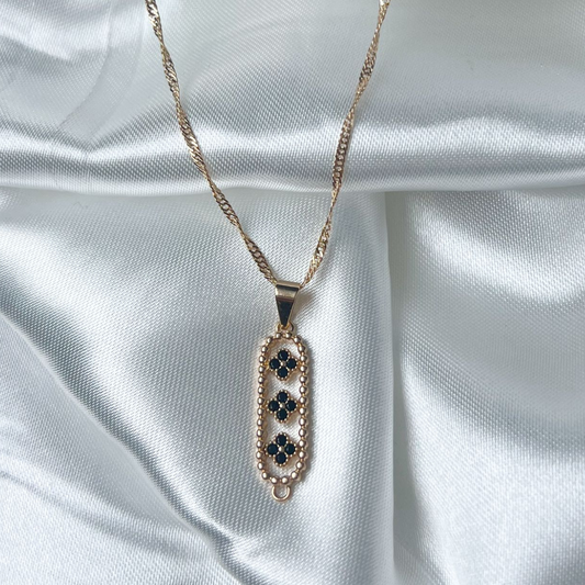 CADENA MAS DIJE EN FLORES  ORO LAMINADO 18K