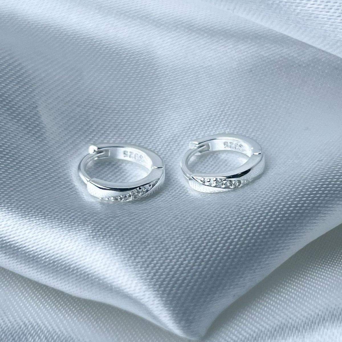 UDS. CANDONGA PLATA HUGGIES TAILANDÉS
