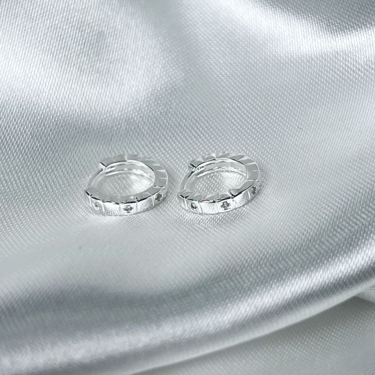 CANDONGA PLATA HUGGIES TAILANDÉS
