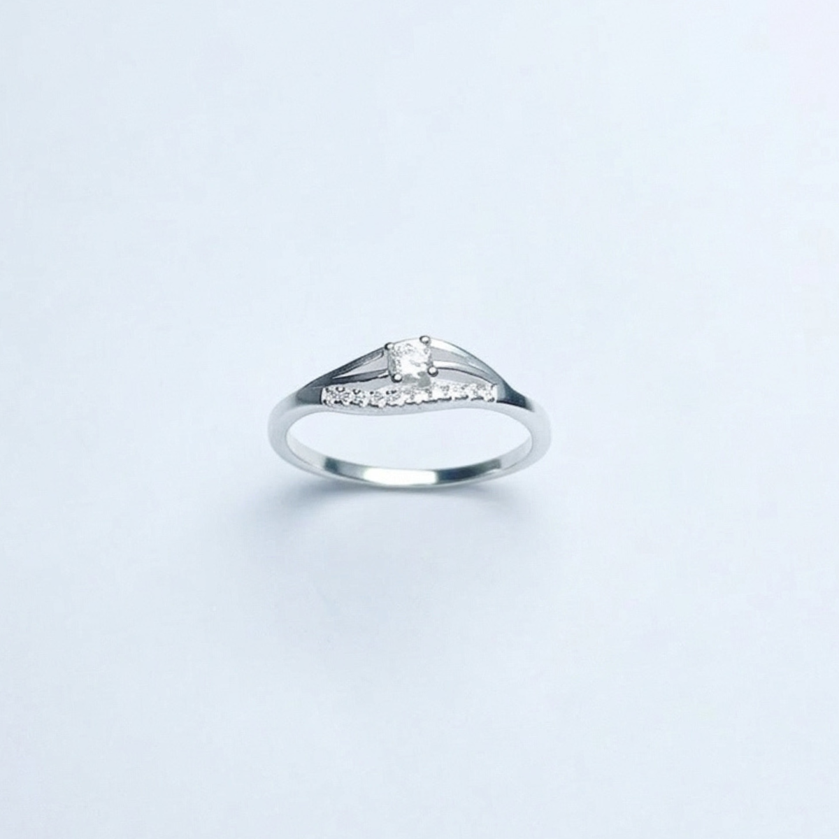 ANILLO SOLITARIO PLATA CIRCONES TAILANDES