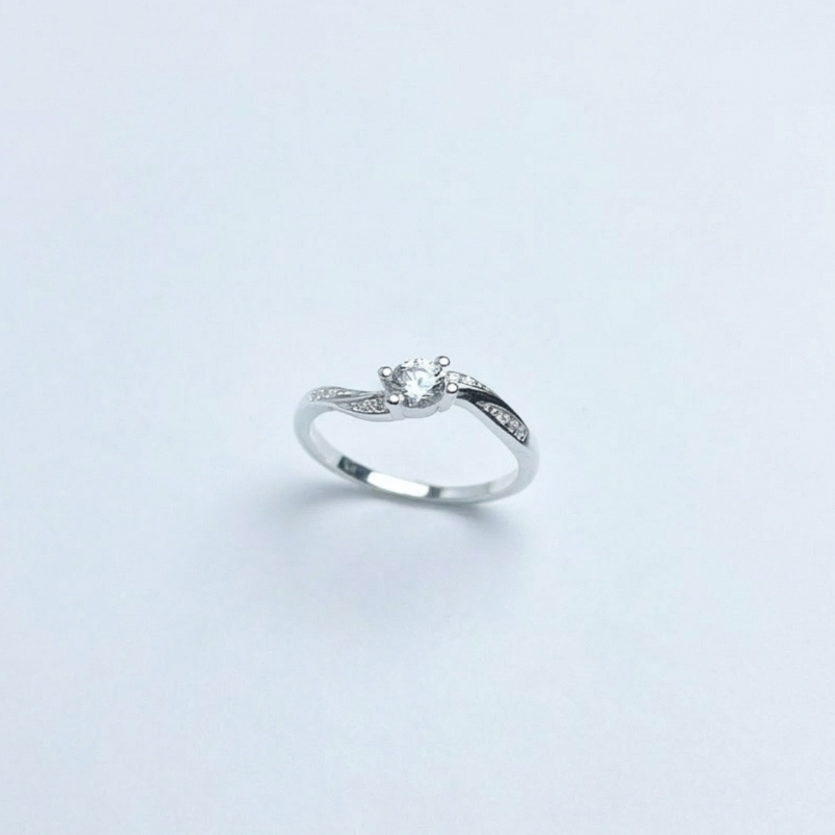 ANILLO SOLITARIO PLATA CIRCONES TAILANDES