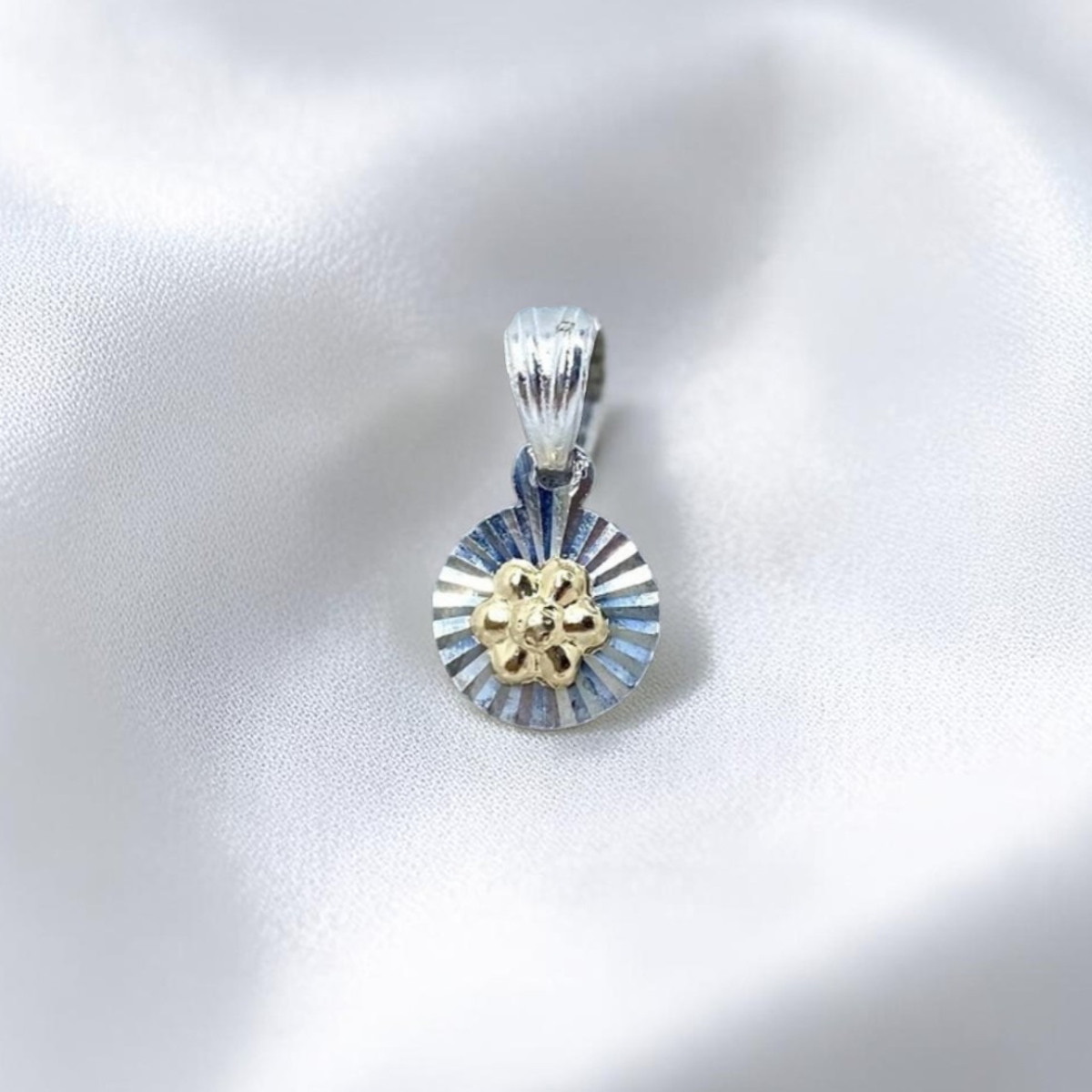 DIJE ORO PLATA DIAMANTADO FLOR 6 PETALOS