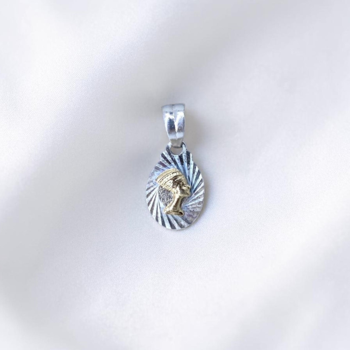 DIJE ORO PLATA DIAMANTADO NEFERTITI