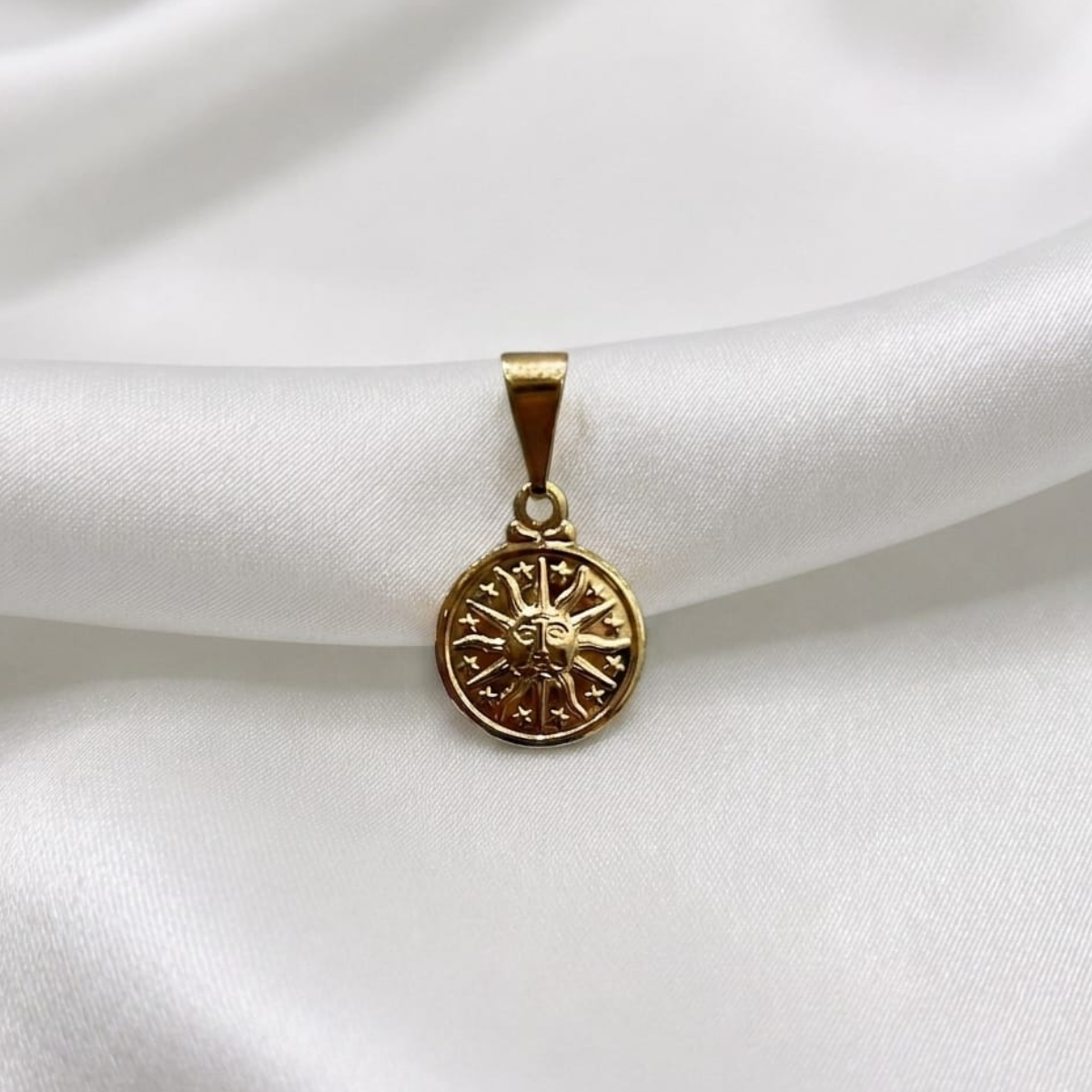 DIJE SOL CIRCULO ORO LAMINADO 18K