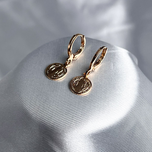 ARETE GANCHO FINO SAN BENITO ORO LAMINADO 18K