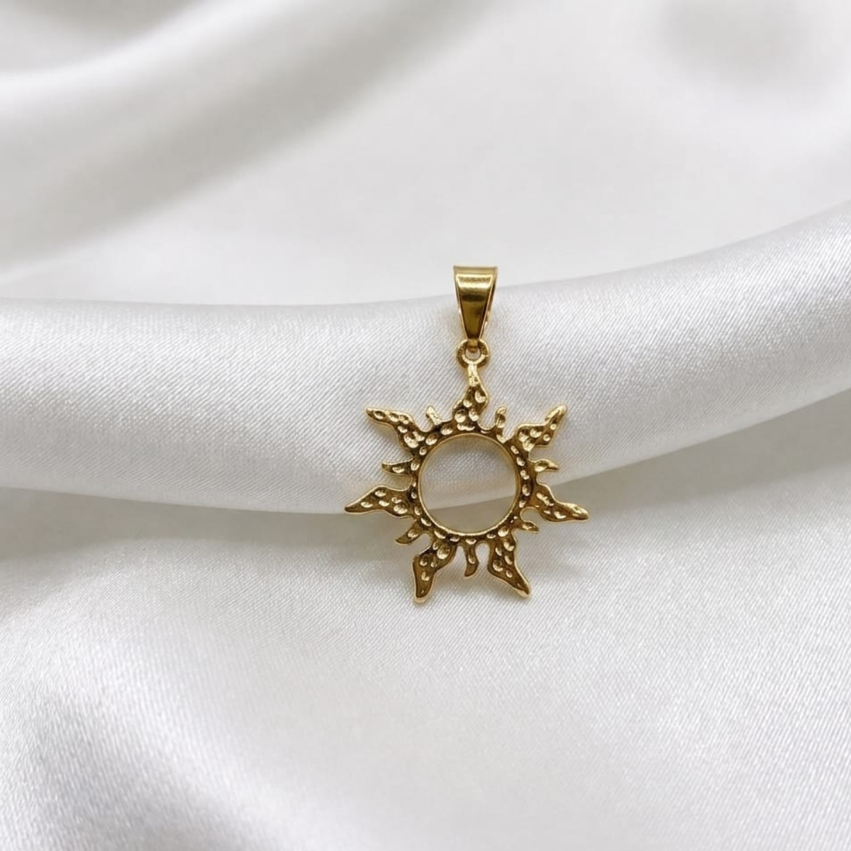 DIJE SOL SILUETA ORO LAMINADO 18K