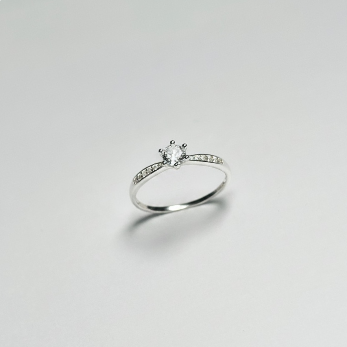 ANILLO SOLITARIO PLATA CIRCONES TAILANDES