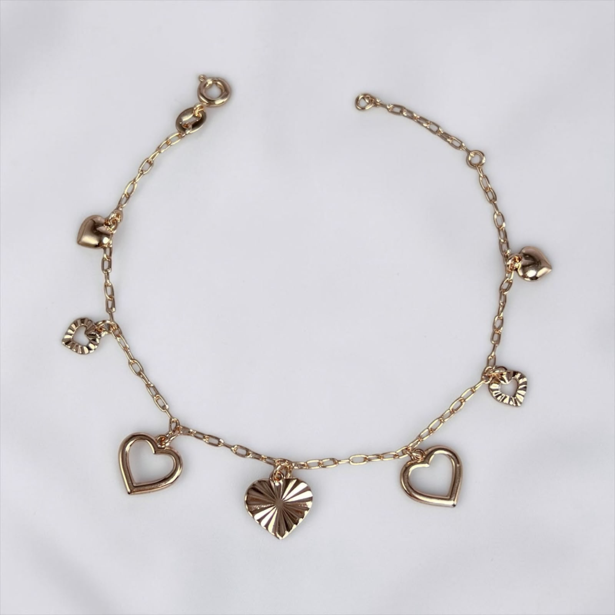 PULSERA DIJE CORAZONES COLGANTE ORO LAMINADO 18K