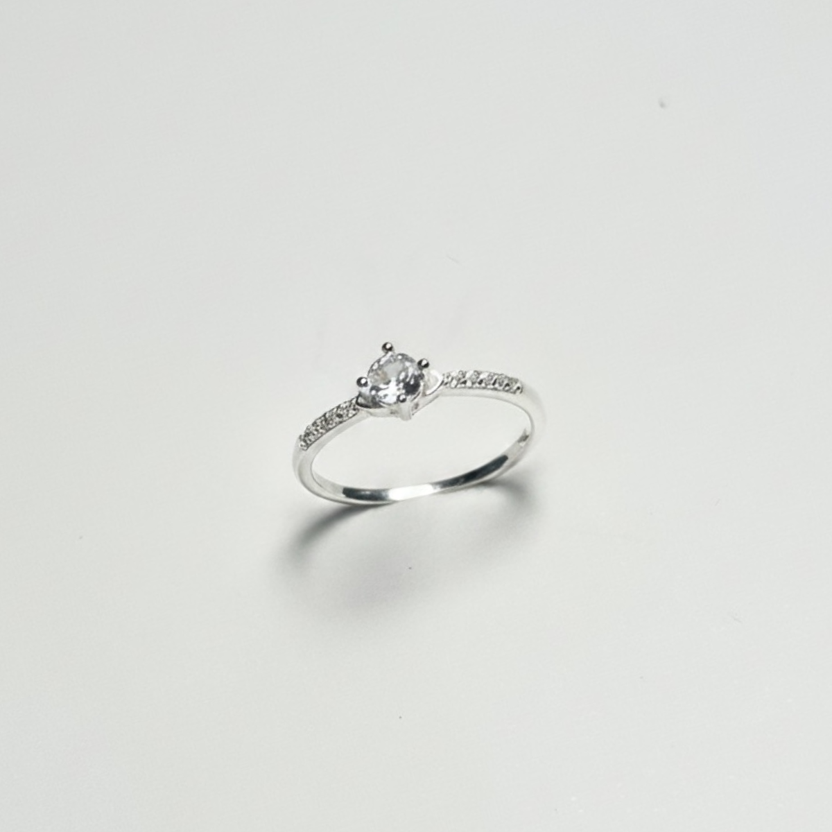 ANILLO SOLITARIO PLATA CIRCONES TAILANDES