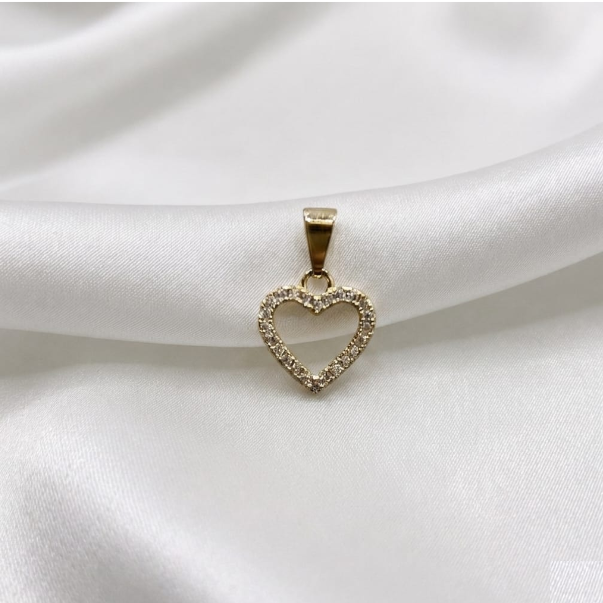 DIJE CORAZON SILUETA MICROCIRCON ORO LAMINADO 18K