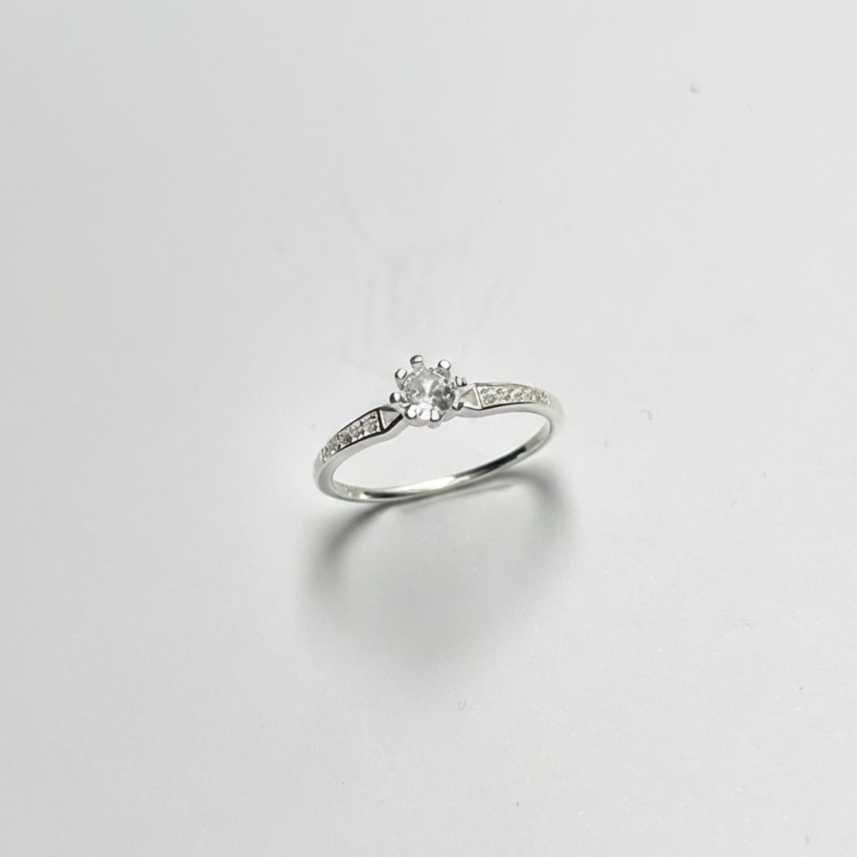 ANILLO SOLITARIO PLATA CIRCONES TAILANDES