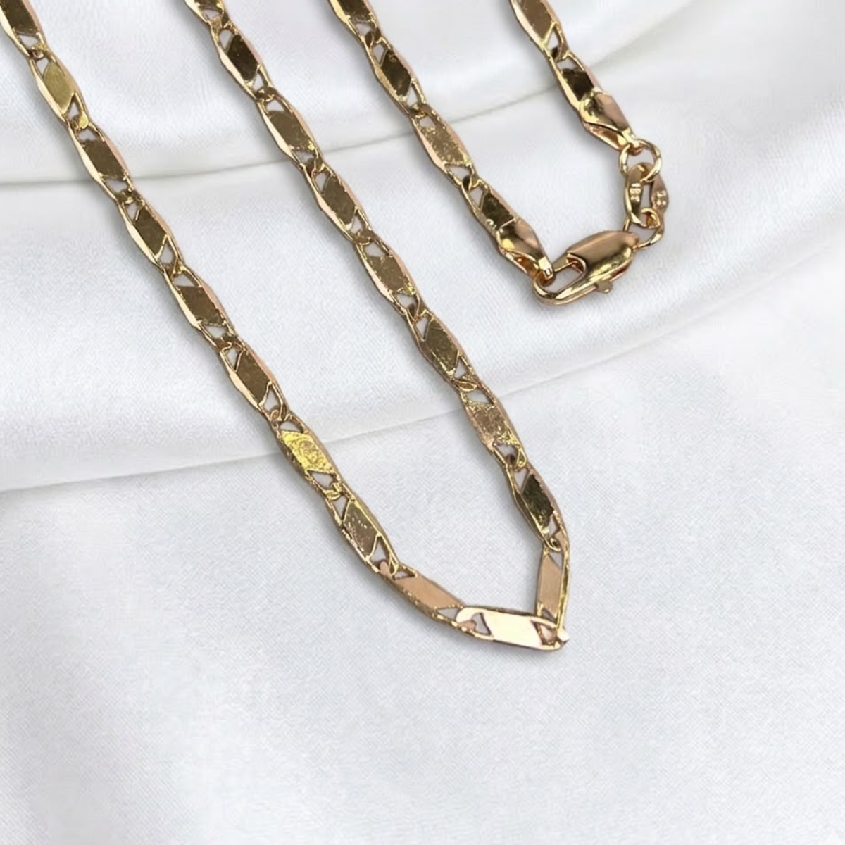 CADENA PLANA ESCALERA DIAGONAL ORO LAMINADO 18K