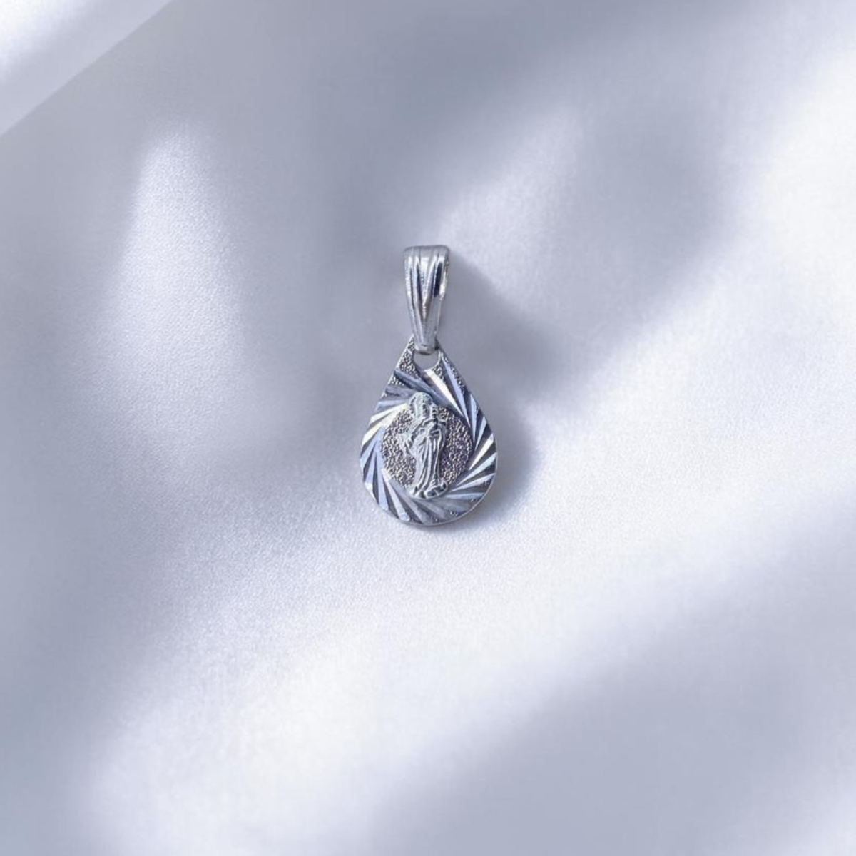 DIJE PLATA DIAMANTADO MARIA AUXILIADORA