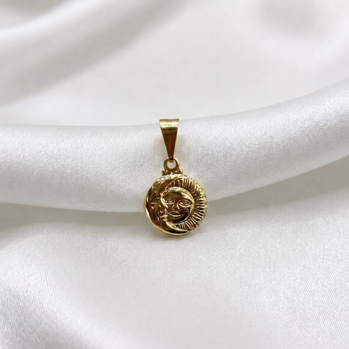 DIJE SOL Y LUNA ORO LAMINADO 18K