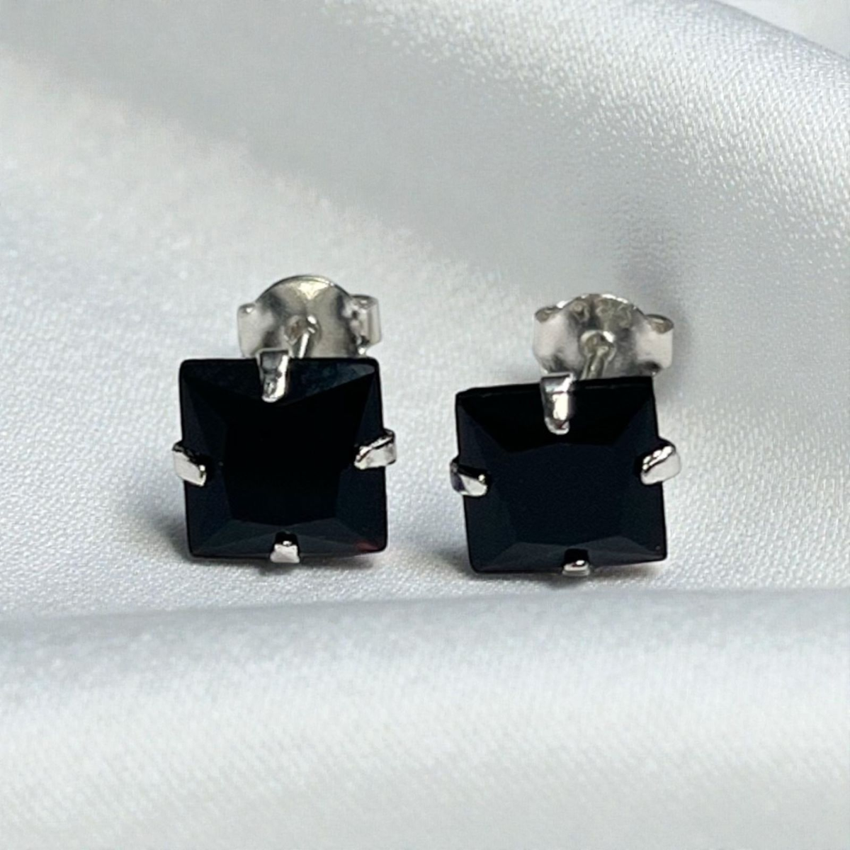 TOPO CIRCON CUADRADO 7MM NEGRO