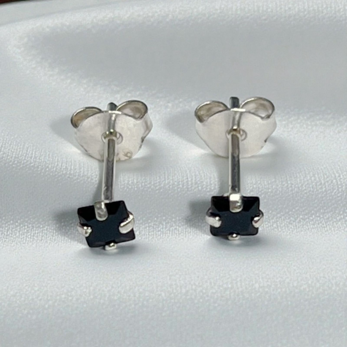 TOPO CIRCON CUADRADO 3MM NEGRO