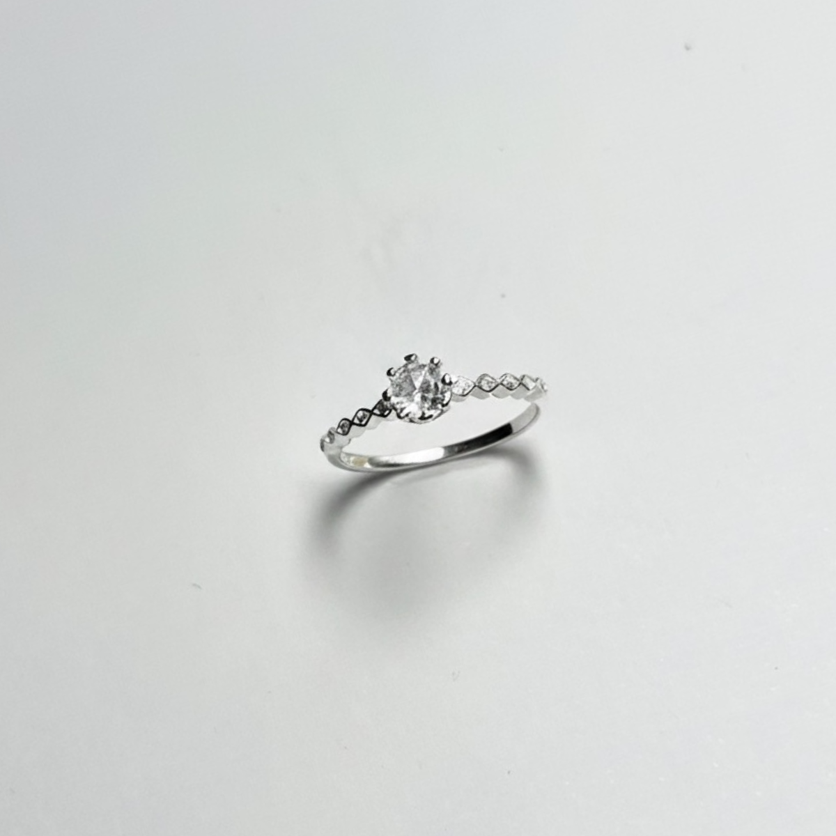 ANILLO SOLITARIO PLATA CIRCONES TAILANDES