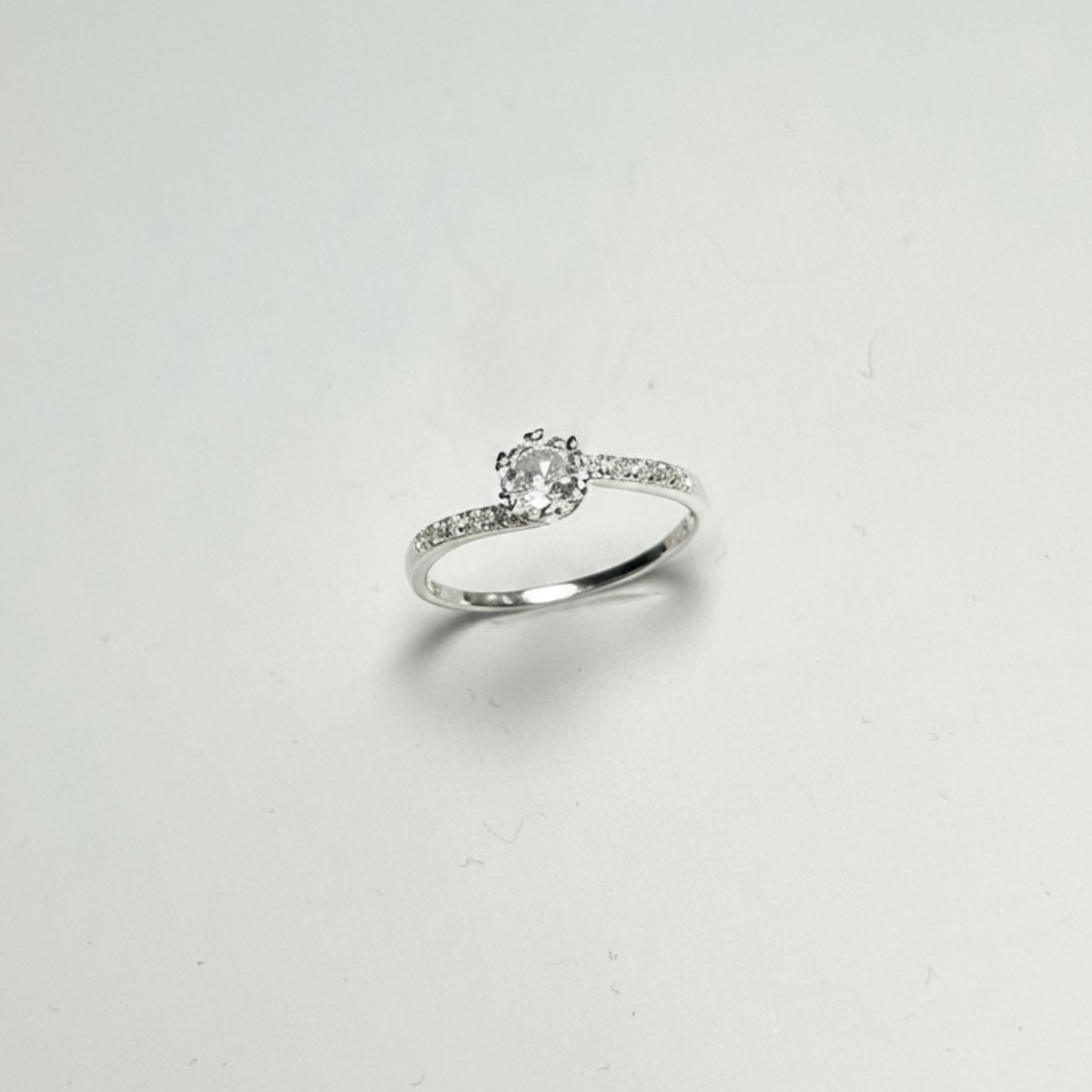 ANILLO SOLITARIO PLATA CIRCONES TAILANDES