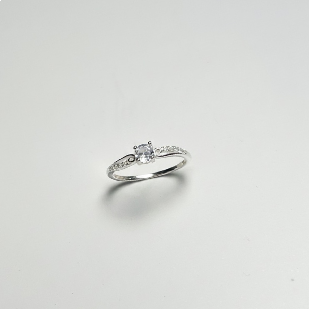 ANILLO SOLITARIO PLATA CIRCONES TAILANDES