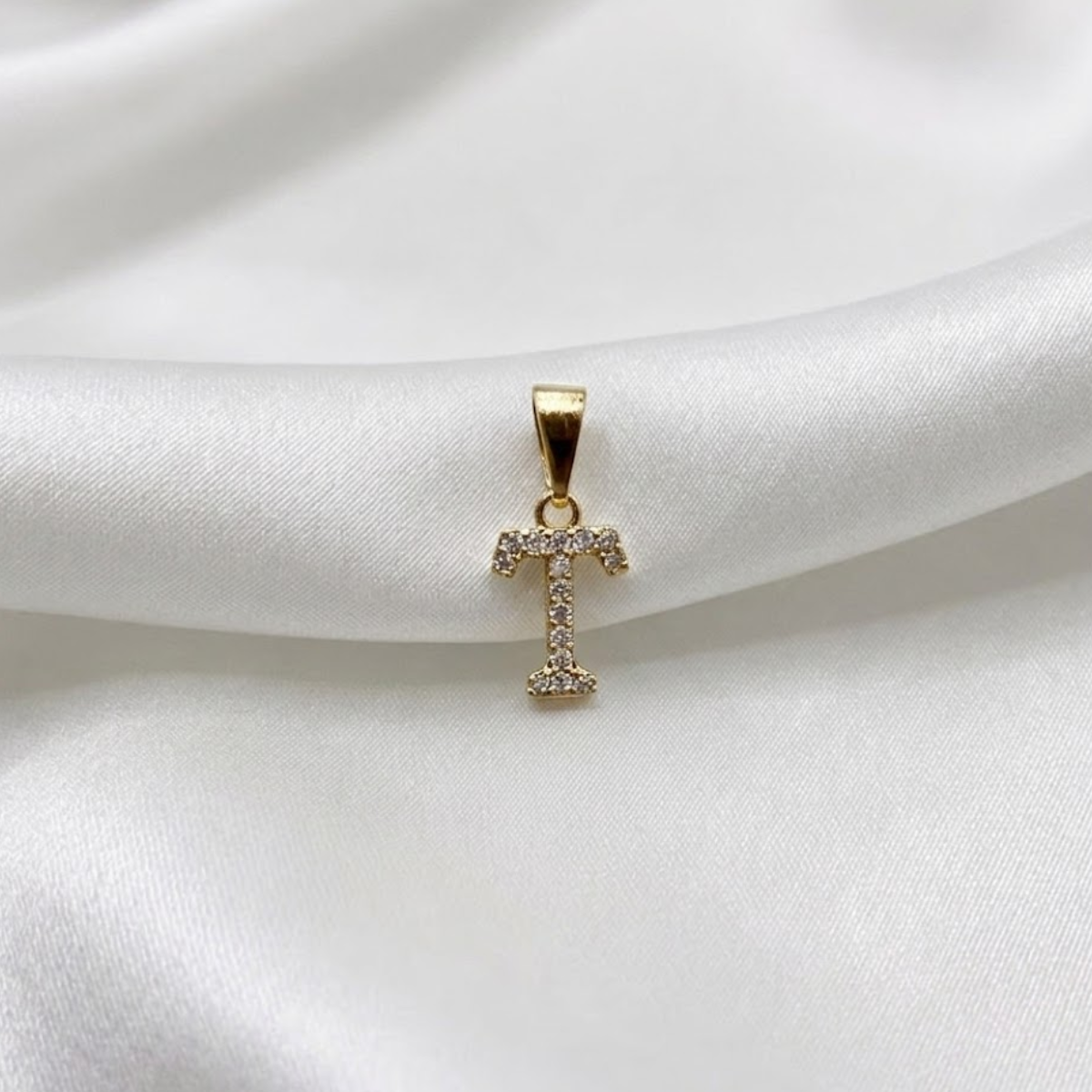 DIJE ABECEDARIO MICROCIRCON ORO LAMINADO 18K