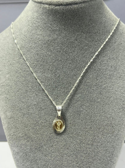 CADENA EN PLATA DIJE BICOLOR DE LA VIRGEN MARIA AUXILIADORA .